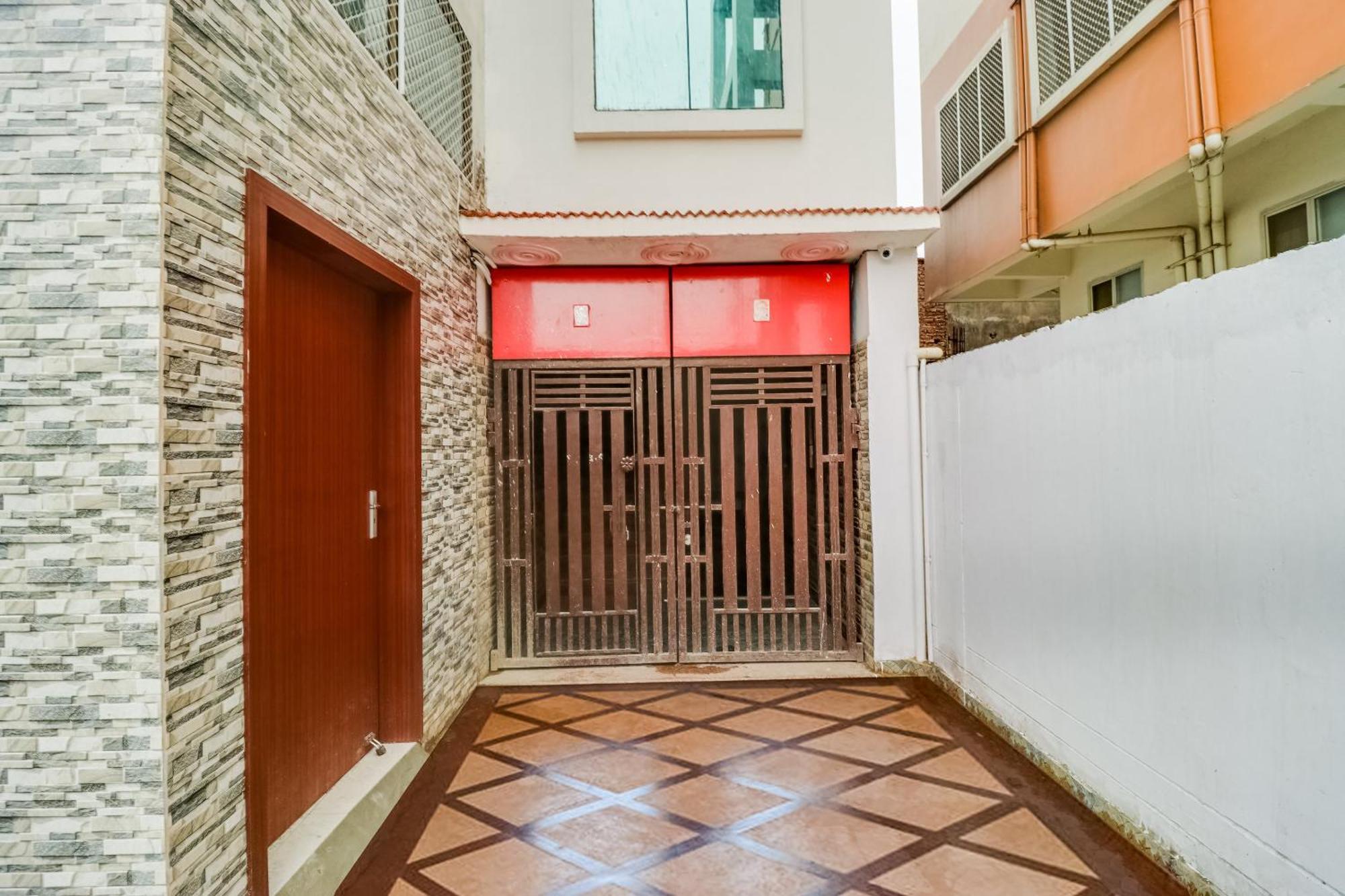 Vaccinated Staff- OYO Flagship 70617 Rc Inn Gorakhpur Exterior foto